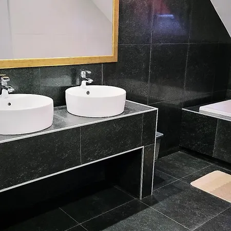 Gangnam Hotel Ciagowice